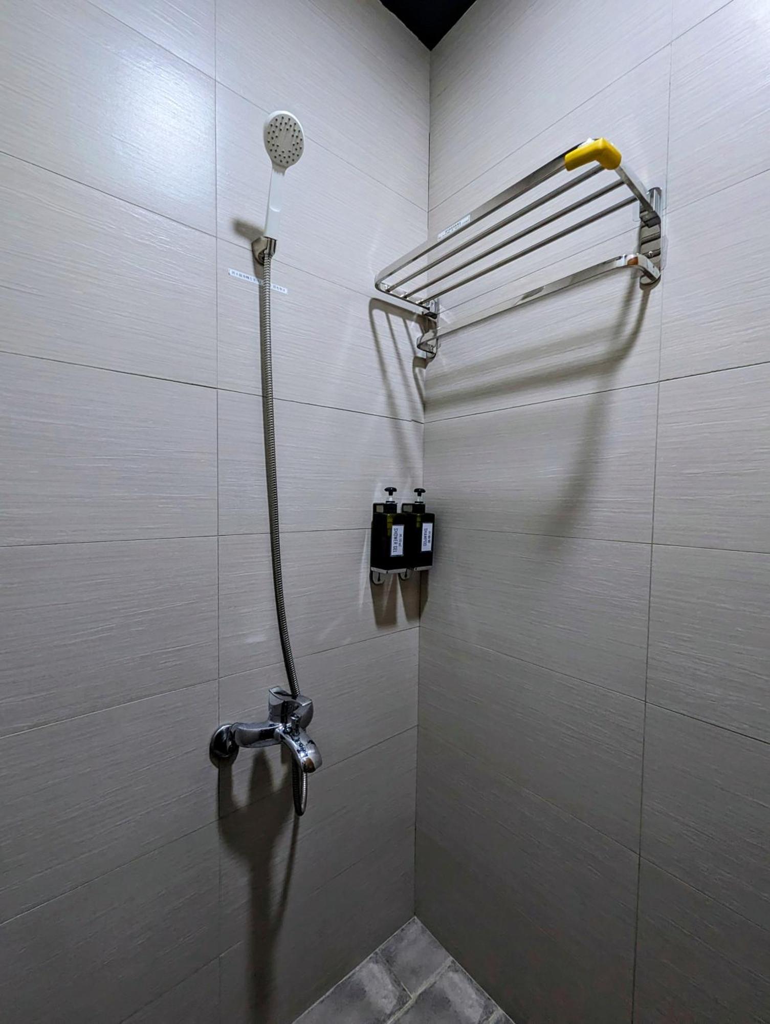 40Inn Backpackers Warehouse T'ai-tung Quarto foto